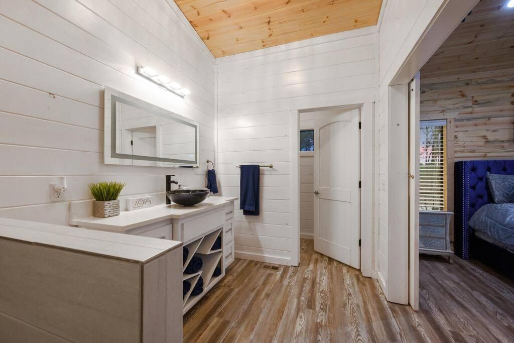 Diamond Cabin W/ Jet Shower & Secluded Back Deck! Броукън Боу Екстериор снимка
