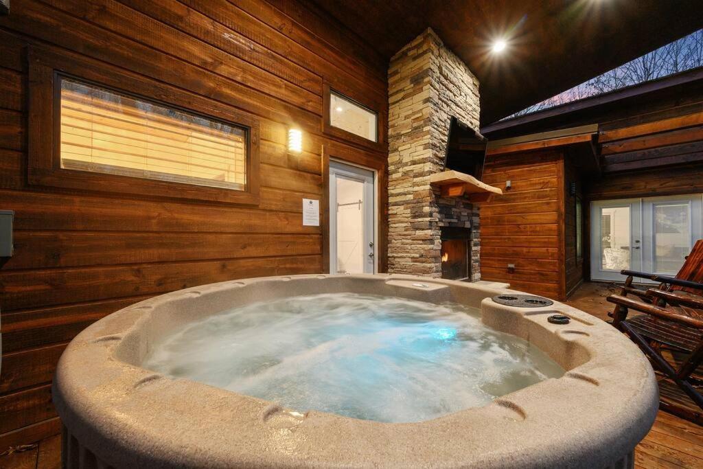 Diamond Cabin W/ Jet Shower & Secluded Back Deck! Броукън Боу Екстериор снимка